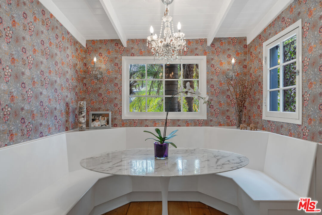 Los Angeles, California, 90005, United States, 3 Bedrooms Bedrooms, ,3 BathroomsBathrooms,Residential,For Sale,1876512