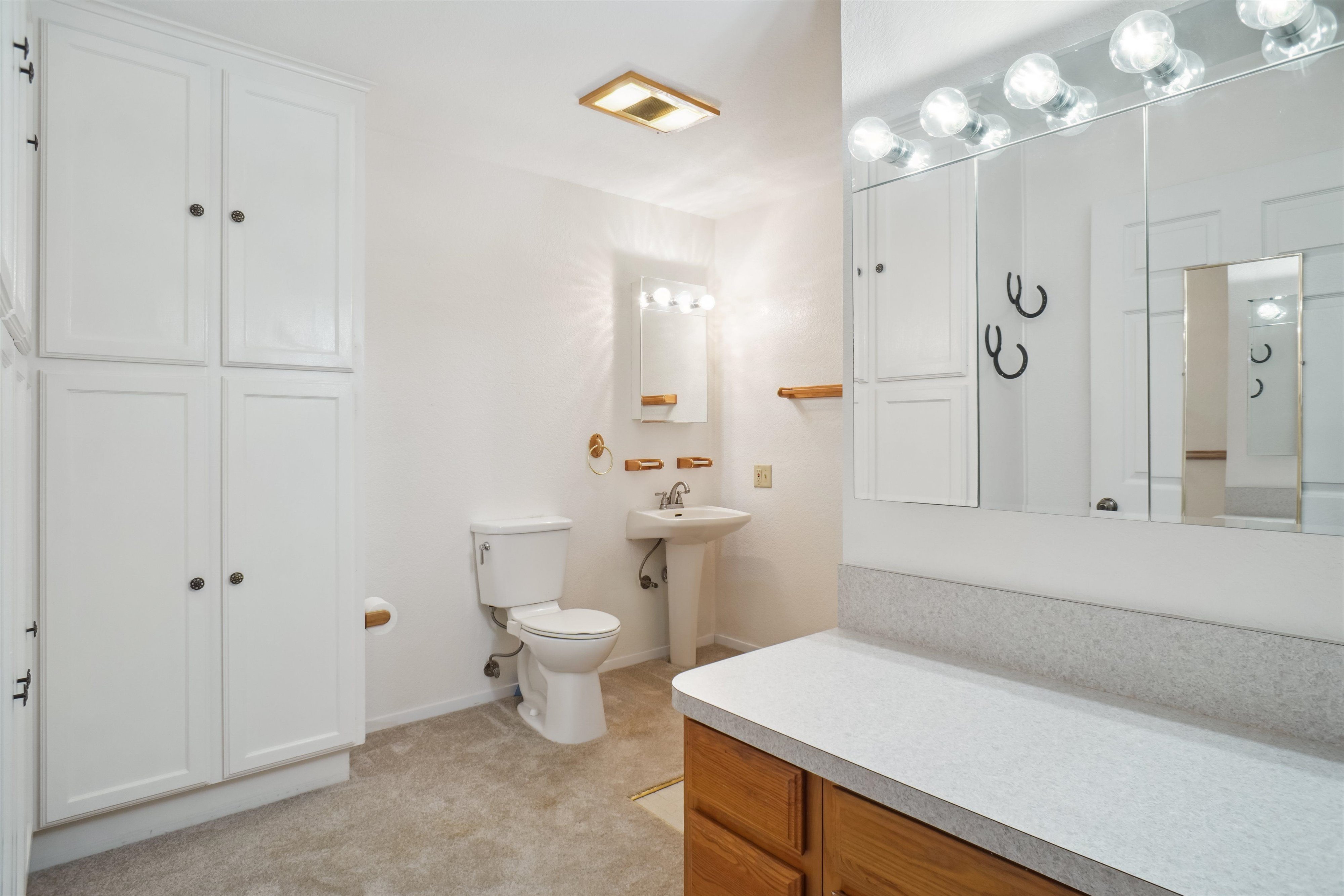 Bridgeport, Texas, 76426, United States, 4 Bedrooms Bedrooms, ,3 BathroomsBathrooms,Residential,For Sale,1981082