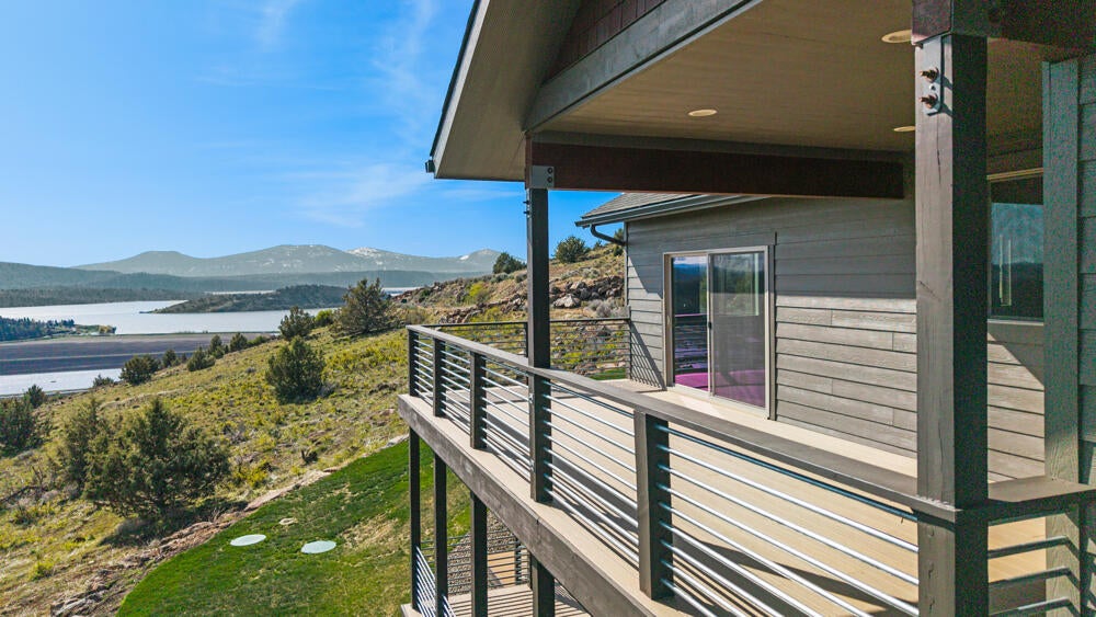 Klamath Falls, Oregon, 97601, United States, 3 Bedrooms Bedrooms, ,4 BathroomsBathrooms,Residential,For Sale,1794380