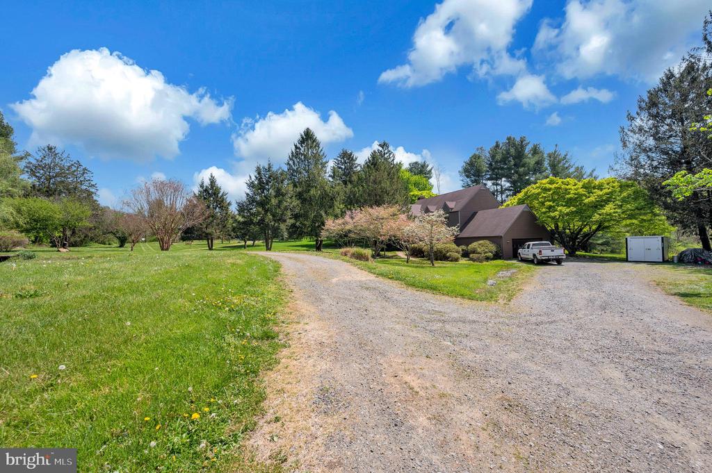 Linden, Virginia, 22642, United States, 5 Bedrooms Bedrooms, ,4 BathroomsBathrooms,Residential,For Sale,2037897