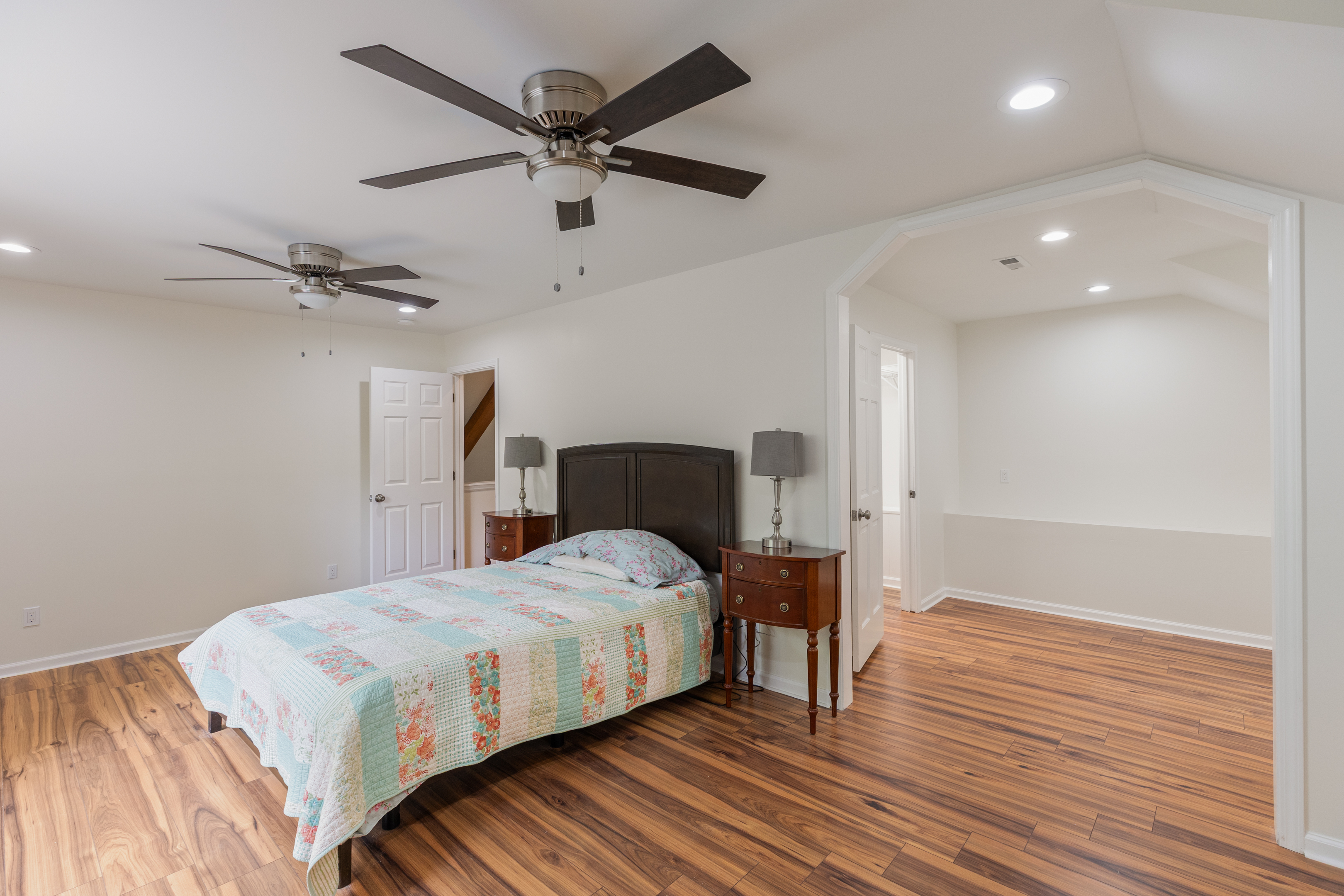  2129 Black Oak Drive - 物件實景