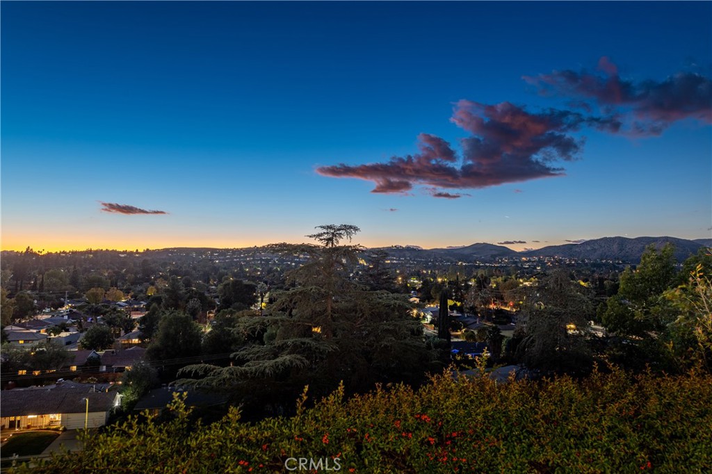 Woodland Hills, California, 91367, United States, 5 Bedrooms Bedrooms, ,4 BathroomsBathrooms,Residential,For Sale,2003511