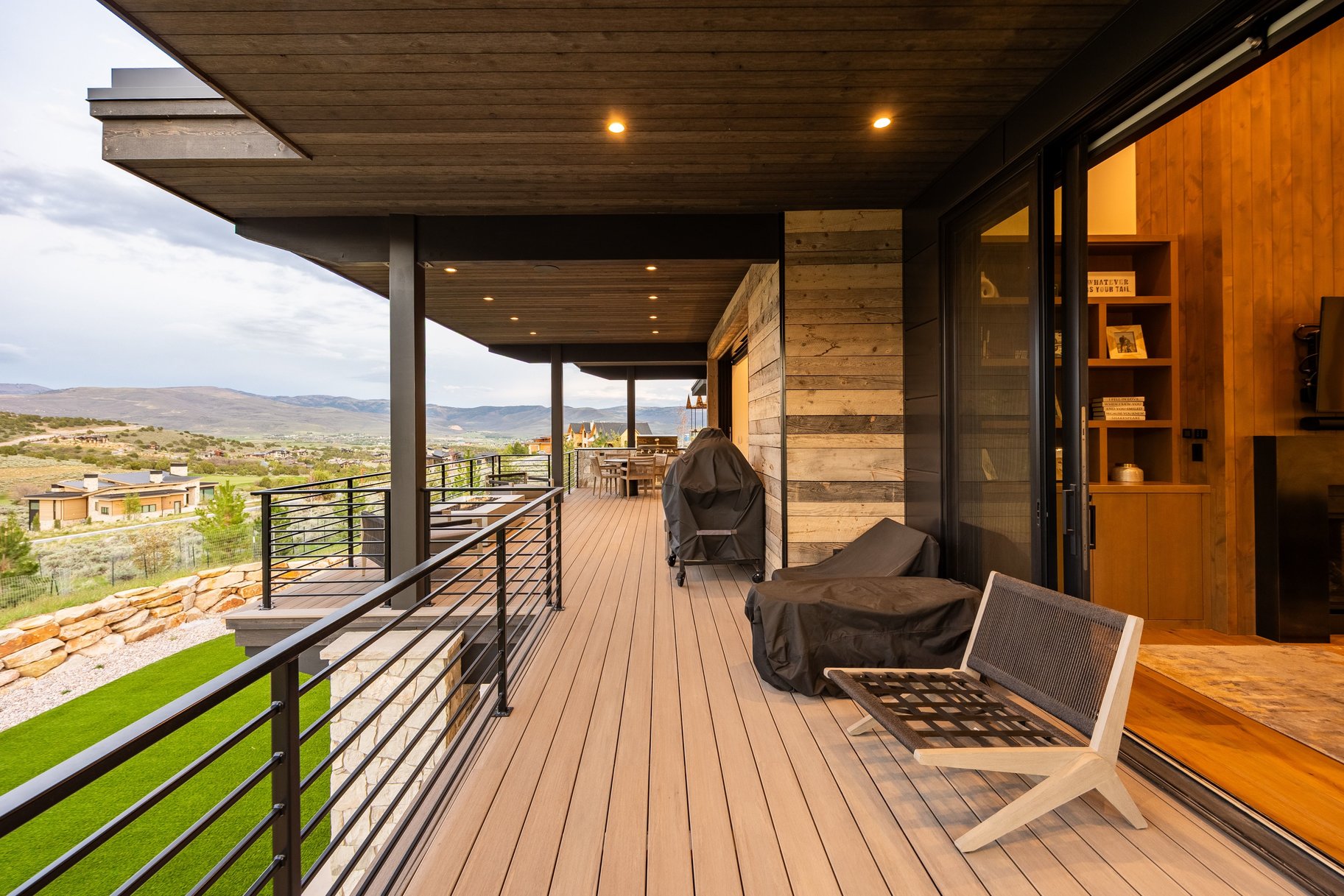  New Mountain Contemporary Home on Rare Double Lot with Timp Views - 物件實景