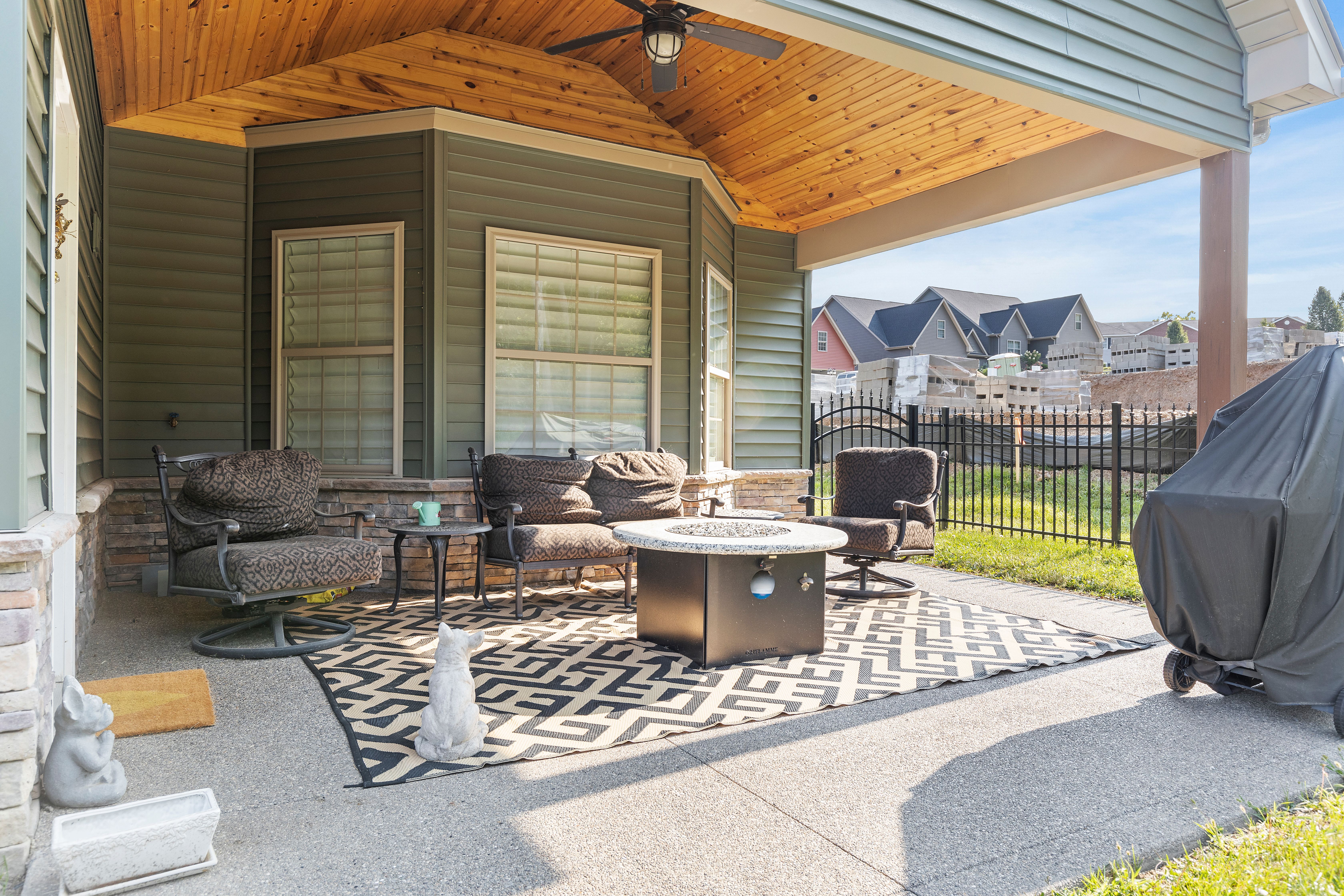  113 Hemingway Lane, Coraopolis, PA 15108 - 物件實景
