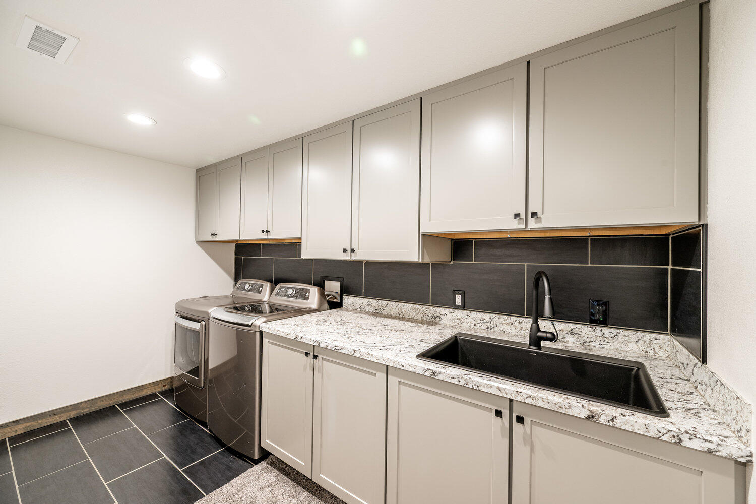 Sheridan, Wyoming, 82801, United States, 3 Bedrooms Bedrooms, ,3 BathroomsBathrooms,Residential,For Sale,1885814