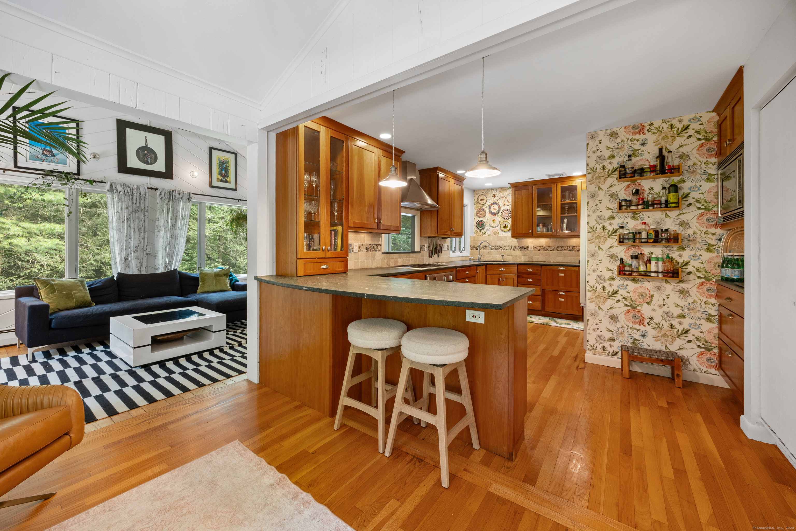 Woodbridge, Connecticut, 06525, United States, 3 Bedrooms Bedrooms, ,4 BathroomsBathrooms,Residential,For Sale,1912137