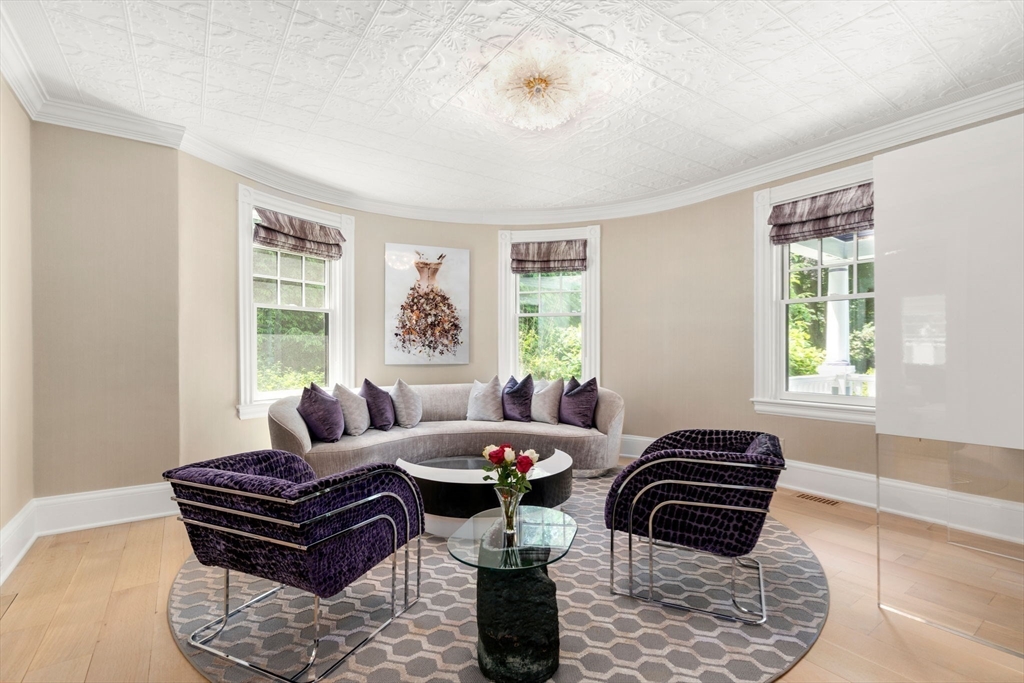 Newton, Massachusetts, 02465, United States, 5 Bedrooms Bedrooms, ,6 BathroomsBathrooms,Residential,For Sale,1908545