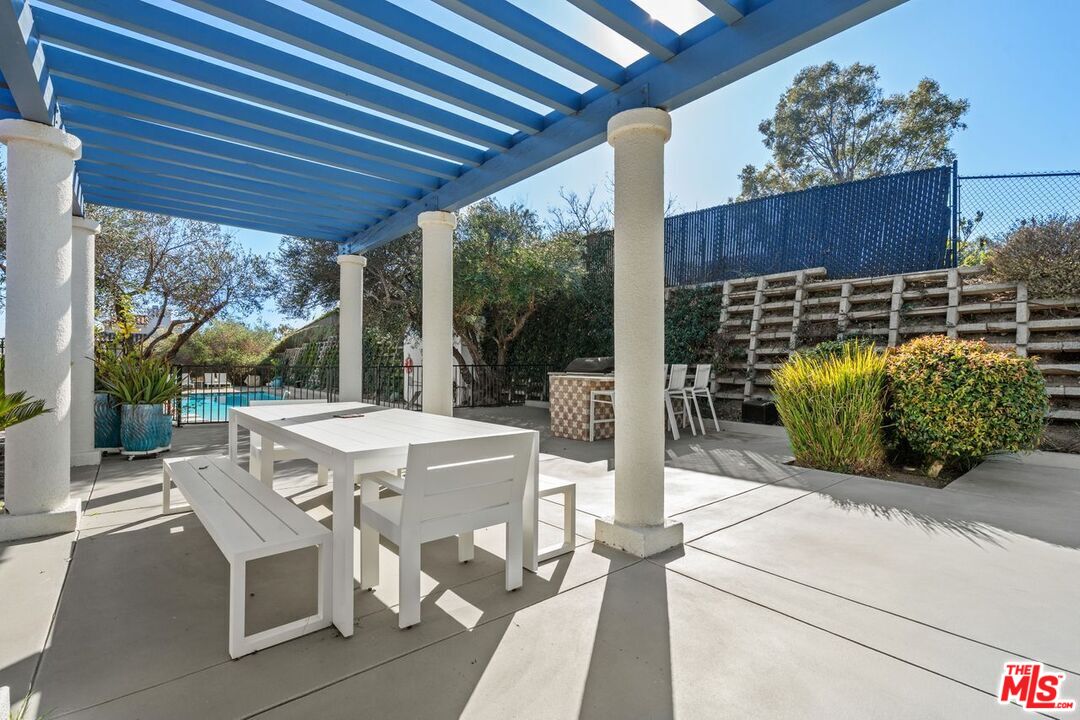 Malibu, California, 90265, United States, 3 Bedrooms Bedrooms, ,3 BathroomsBathrooms,Residential,For Sale,1807651