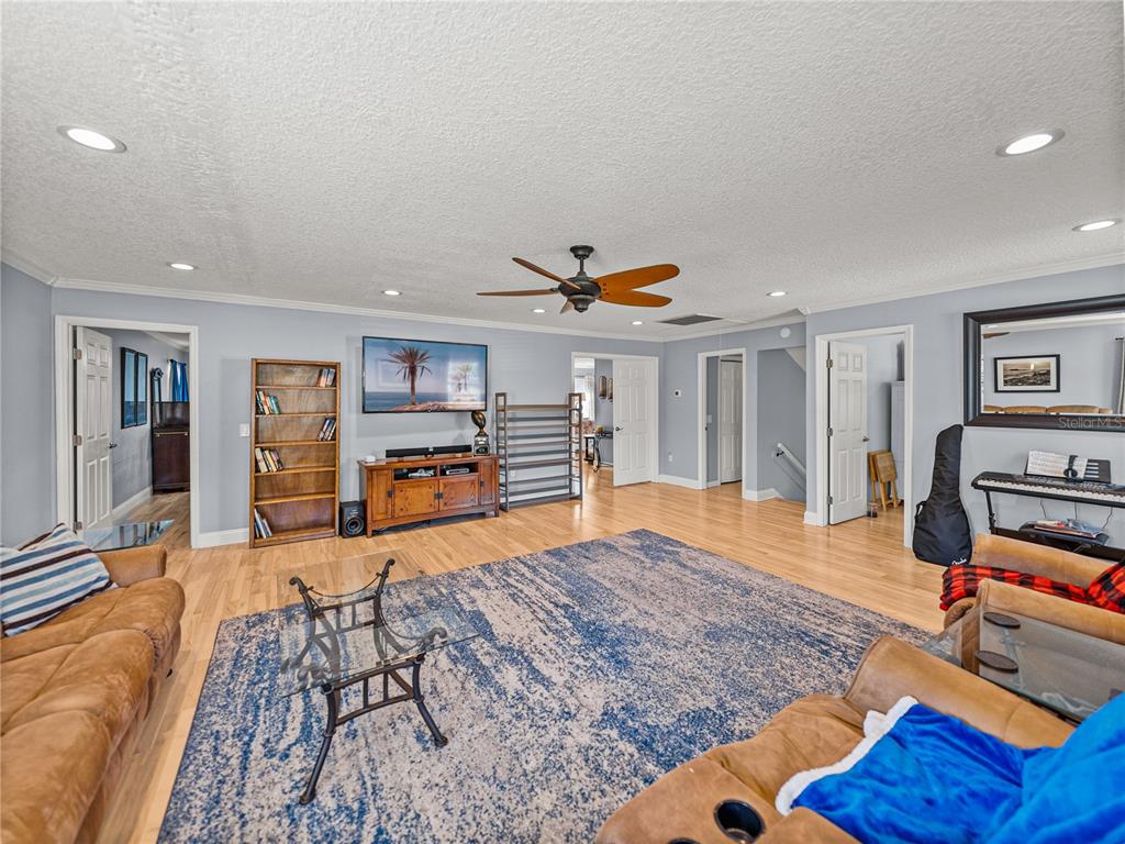 Lakeland, Florida, 33810, United States, 5 Bedrooms Bedrooms, ,4 BathroomsBathrooms,Residential,For Sale,1696884