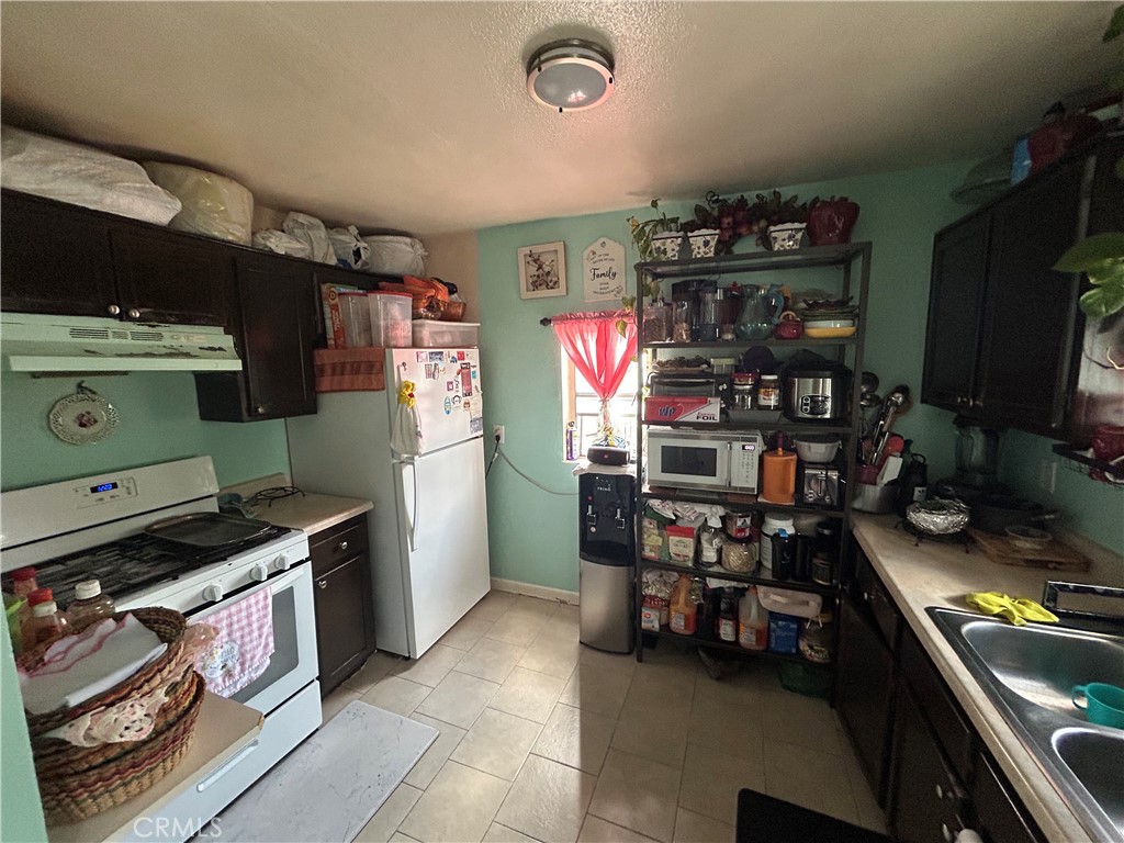 Los Angeles, California, 90011, United States, ,Residential,For Sale,1943623