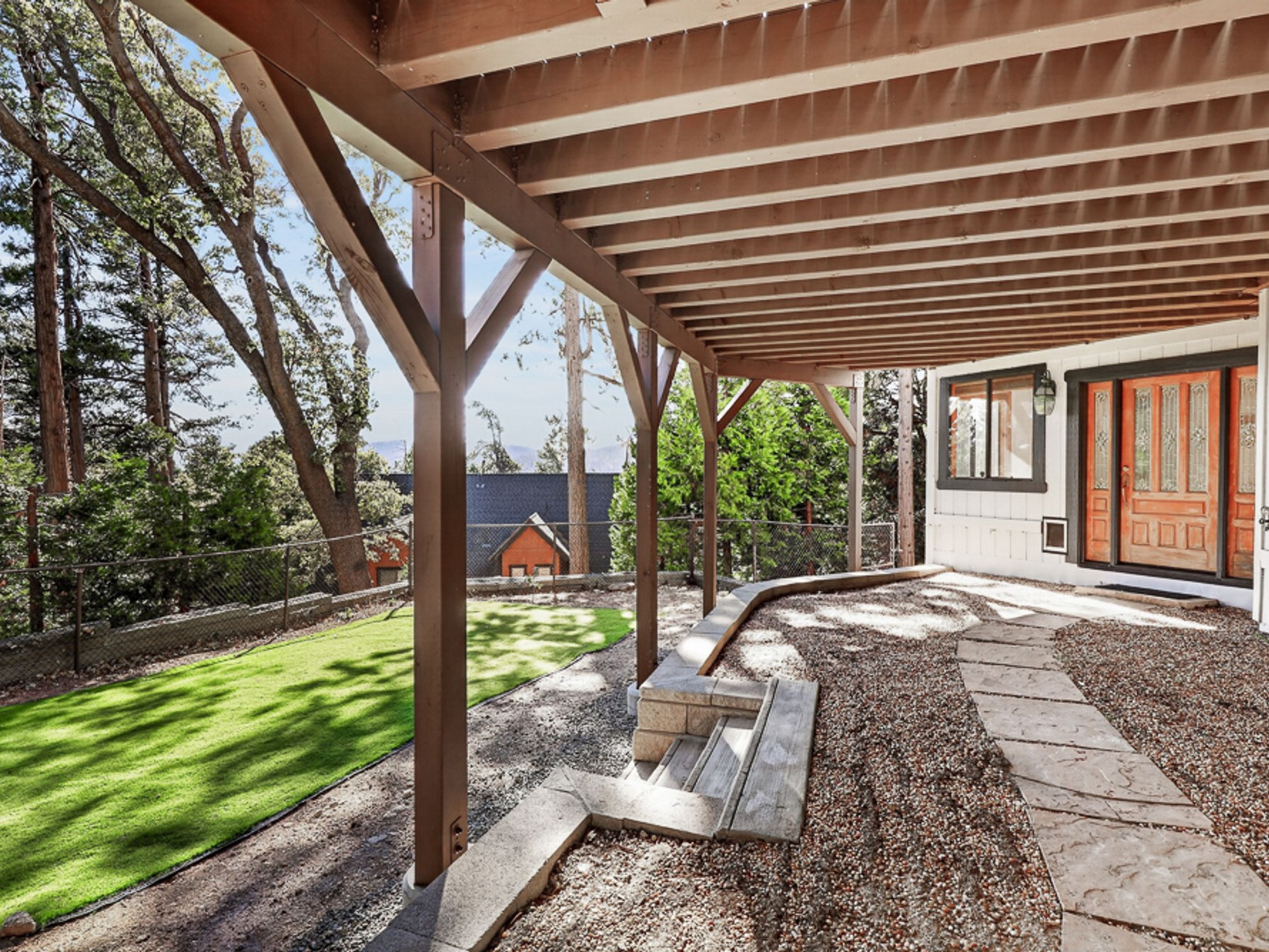  229 Shasta Drive, Lake Arrowhead, CA 92352 - 物件實景