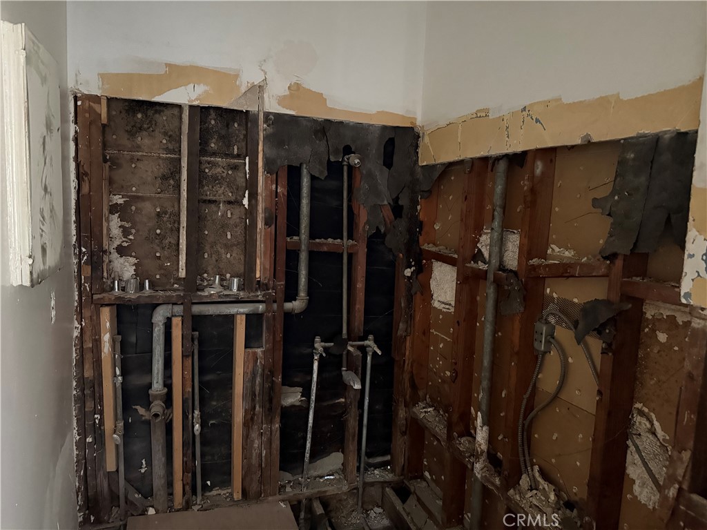 Compton, California, 90222, United States, 3 Bedrooms Bedrooms, ,2 BathroomsBathrooms,Residential,For Sale,1984392