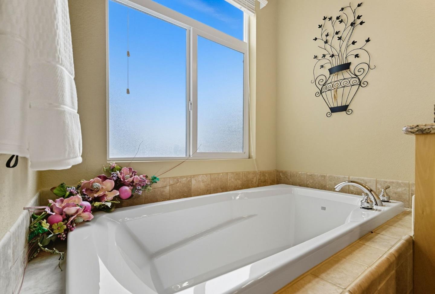 Half Moon Bay, California, 94019, United States, 3 Bedrooms Bedrooms, ,2 BathroomsBathrooms,Residential,For Sale,1949797