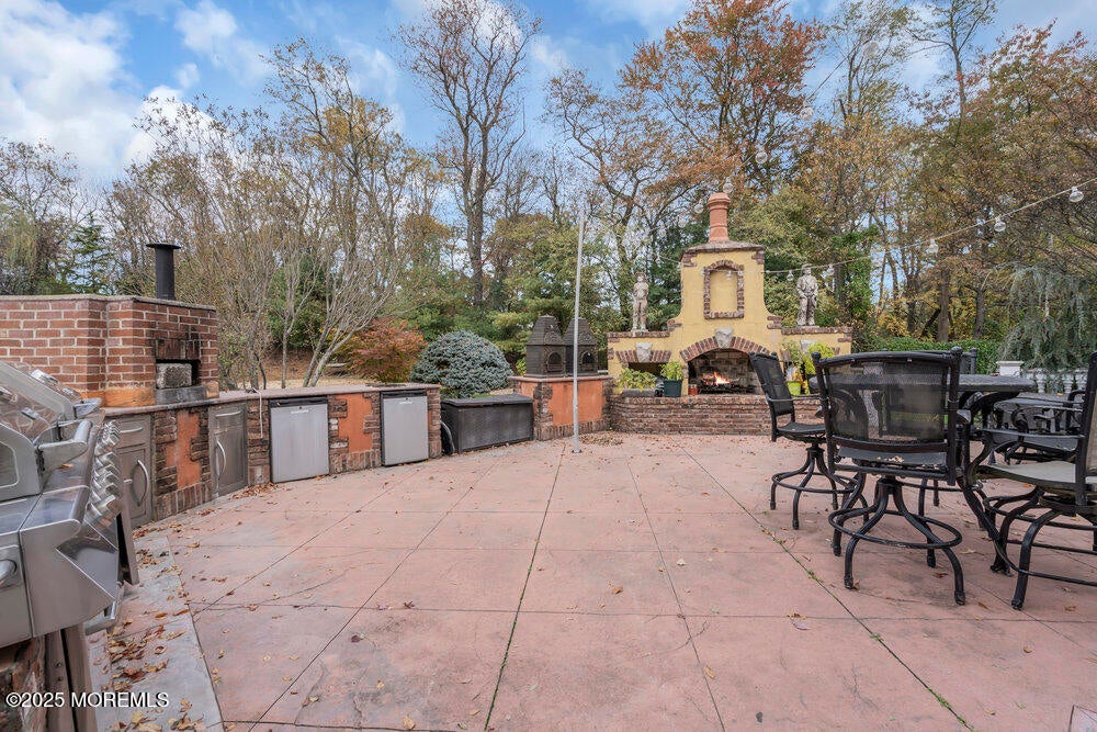 Manalapan, New Jersey, 07726, United States, 5 Bedrooms Bedrooms, ,5 BathroomsBathrooms,Residential,For Sale,1980978