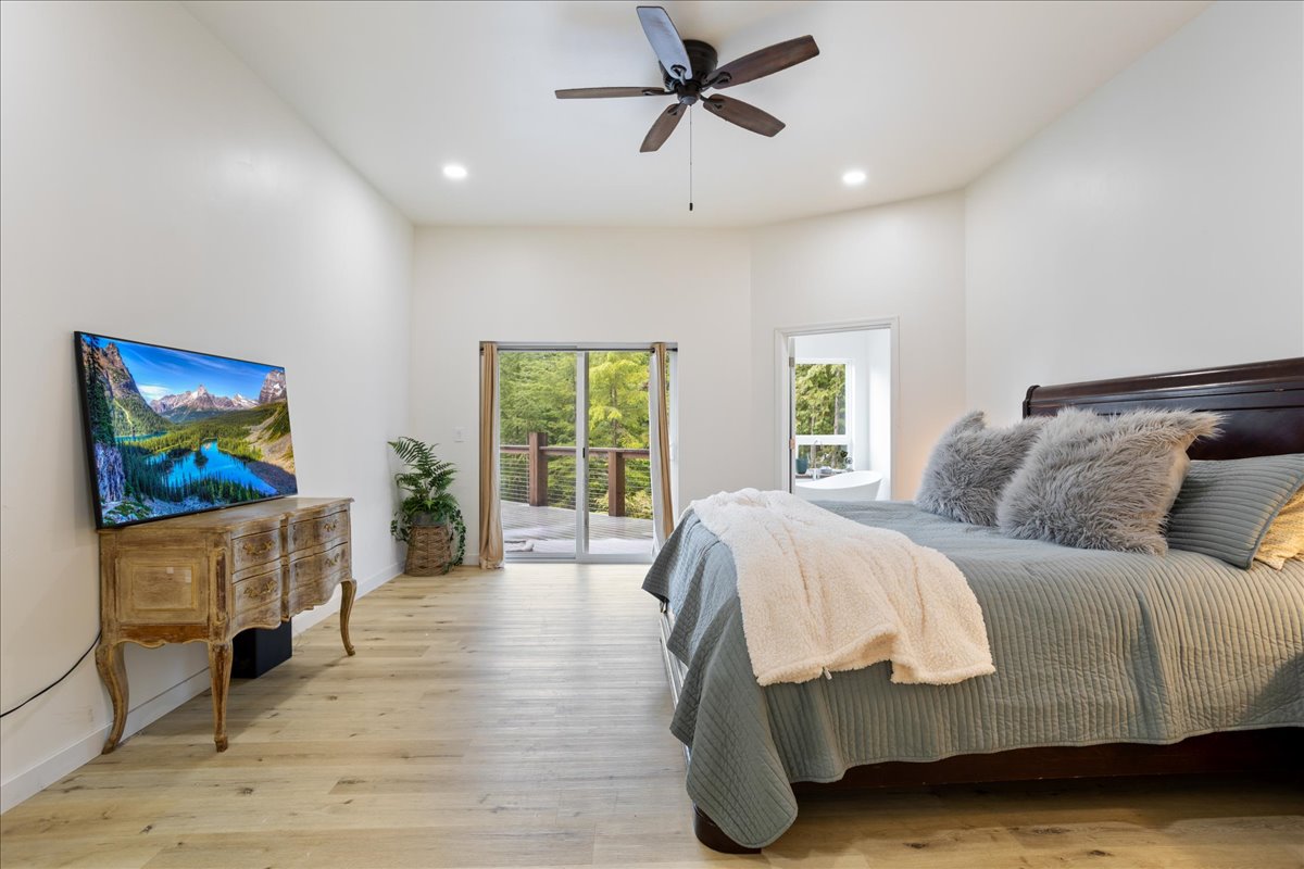 Sagle, Idaho, 83860, United States, 3 Bedrooms Bedrooms, ,4 BathroomsBathrooms,Residential,For Sale,1976949