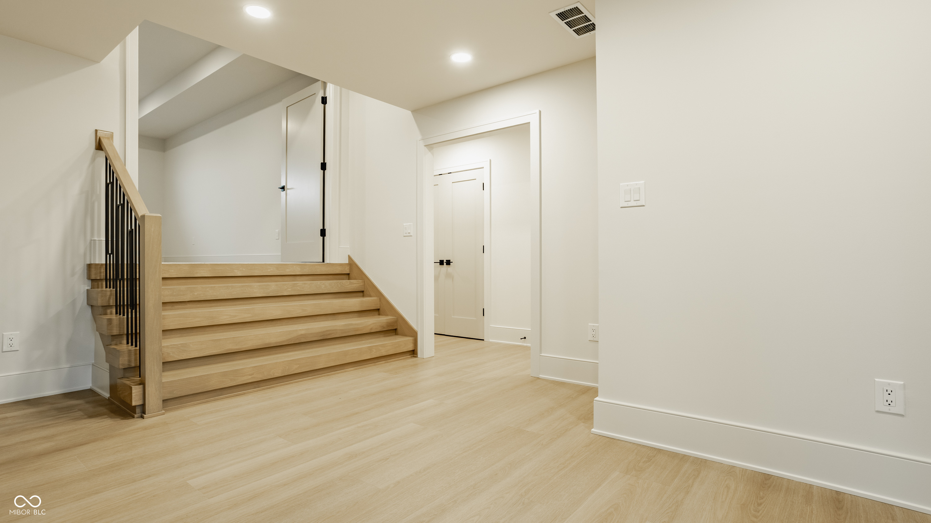 Bargersville, Indiana, 46106, United States, 5 Bedrooms Bedrooms, ,6 BathroomsBathrooms,Residential,For Sale,1977428