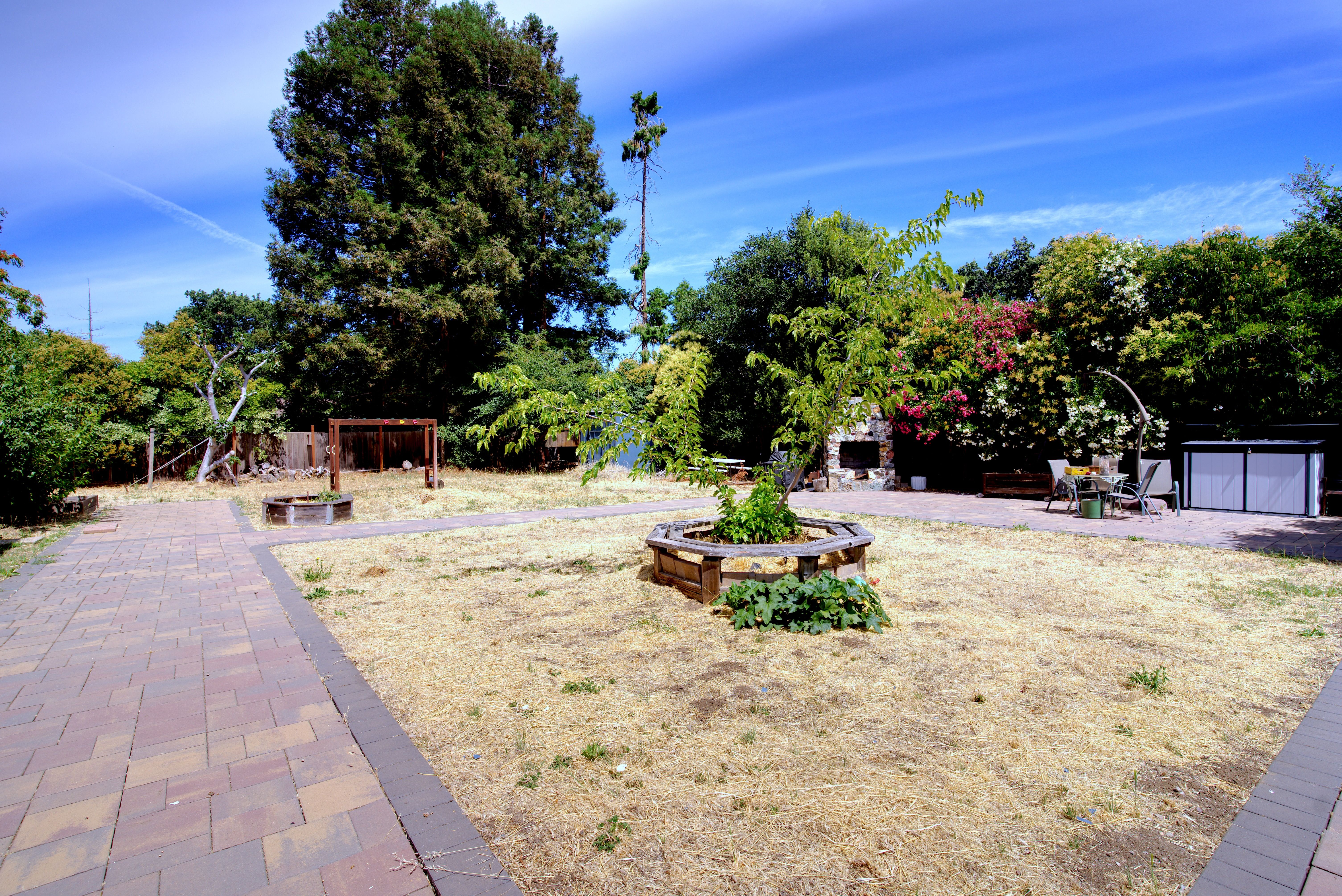  Classic Charm Meets Flexible Living in This Inviting Single-Story Ranch - 物件實景