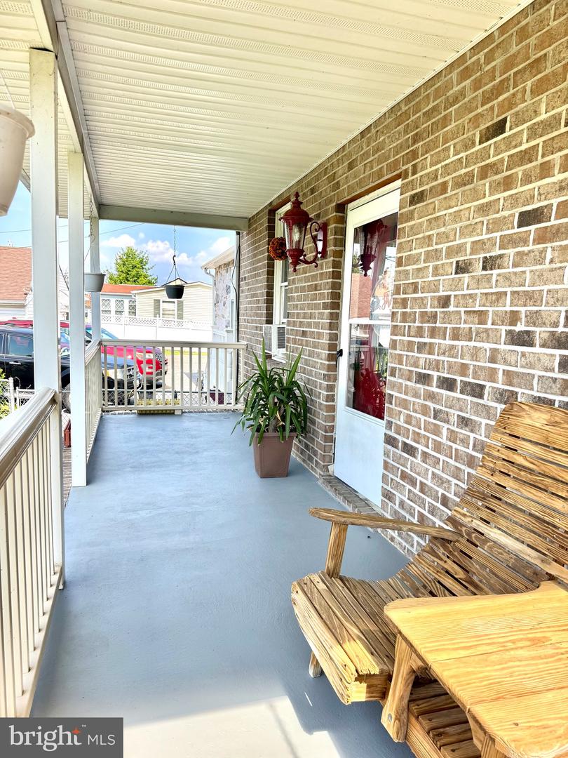 Dundalk, Maryland, 21222, United States, 3 Bedrooms Bedrooms, ,4 BathroomsBathrooms,Residential,For Sale,1906595