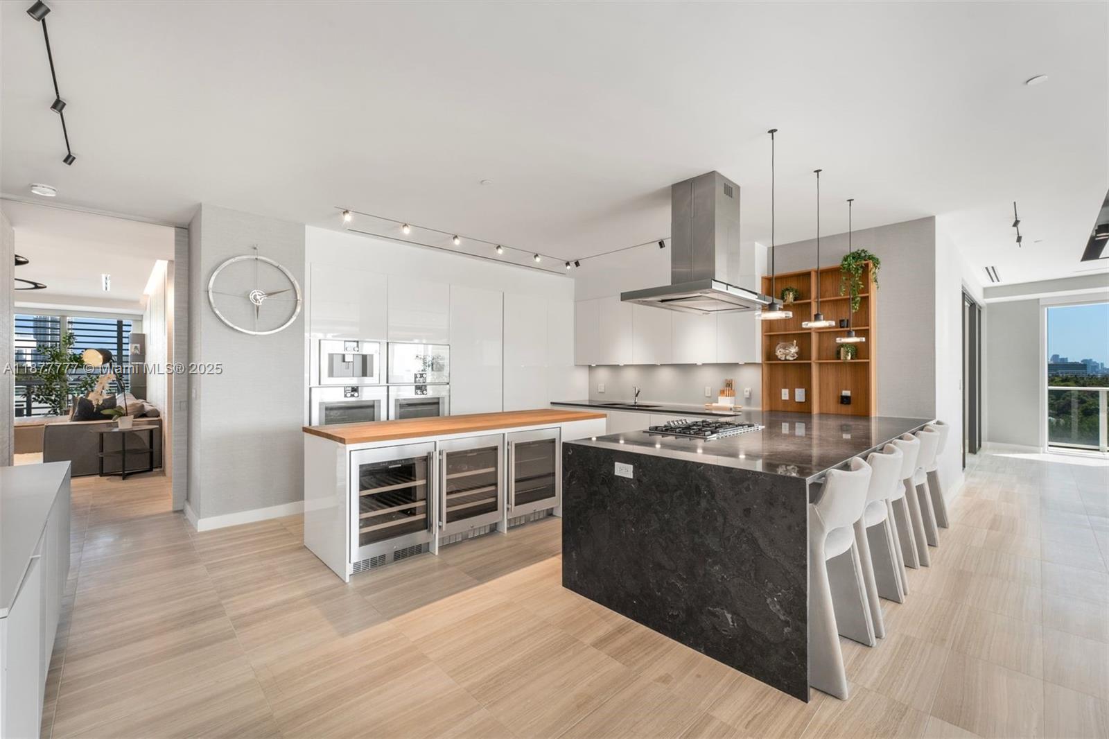 Miami Beach, Florida, 33140, United States, 4 Bedrooms Bedrooms, ,5 BathroomsBathrooms,Residential,For Sale,1948175