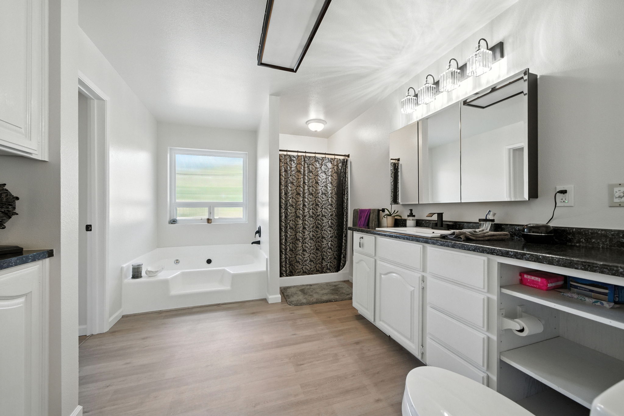 Lewiston, California, 96052, United States, 3 Bedrooms Bedrooms, ,3 BathroomsBathrooms,Residential,For Sale,1937334