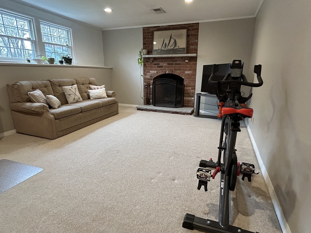 Framingham, Massachusetts, 01701, United States, 4 Bedrooms Bedrooms, ,3 BathroomsBathrooms,Residential,For Sale,1988982