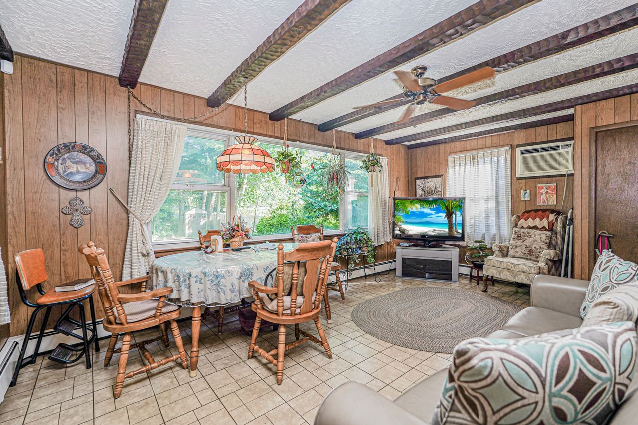 Staten Island, New York, 10302, United States, 5 Bedrooms Bedrooms, ,2 BathroomsBathrooms,Residential,For Sale,1914234