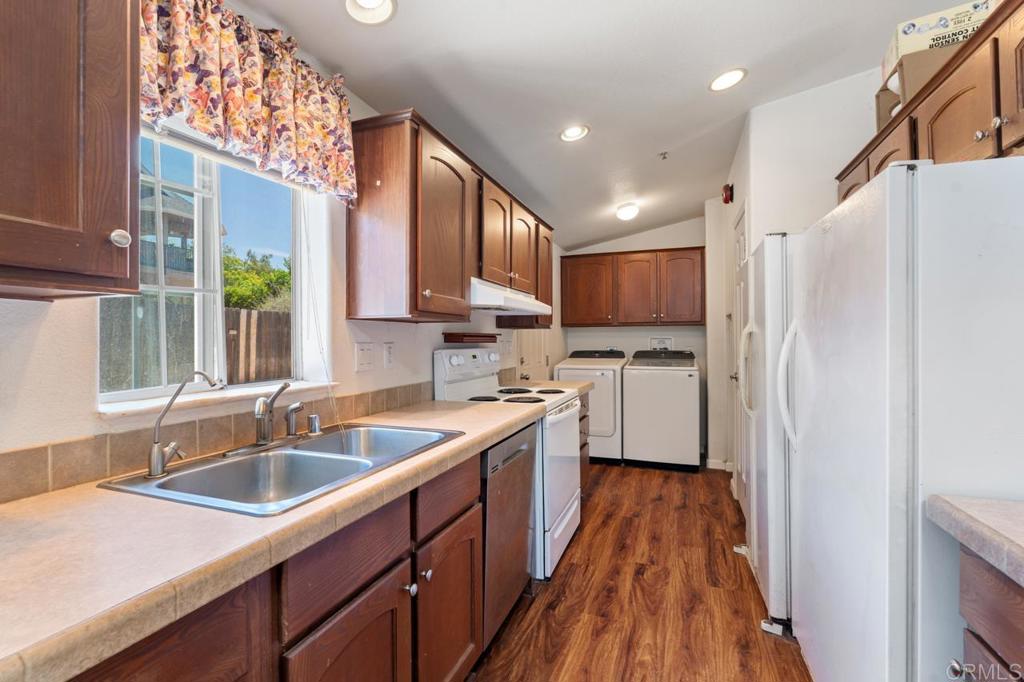 El Cajon, California, 92019, United States, 3 Bedrooms Bedrooms, ,2 BathroomsBathrooms,Residential,For Sale,1829527