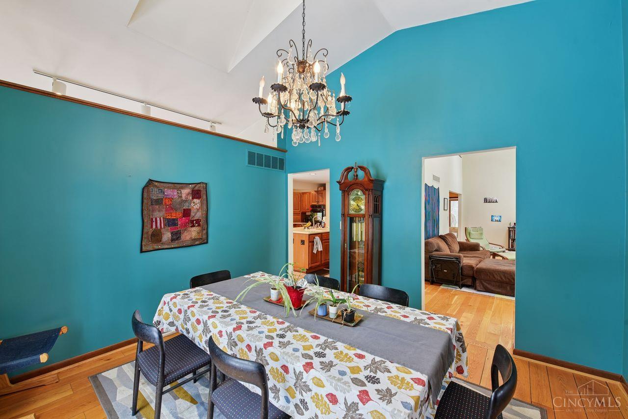 Anderson Twp, Ohio, 45255, United States, 4 Bedrooms Bedrooms, ,3 BathroomsBathrooms,Residential,For Sale,2001955