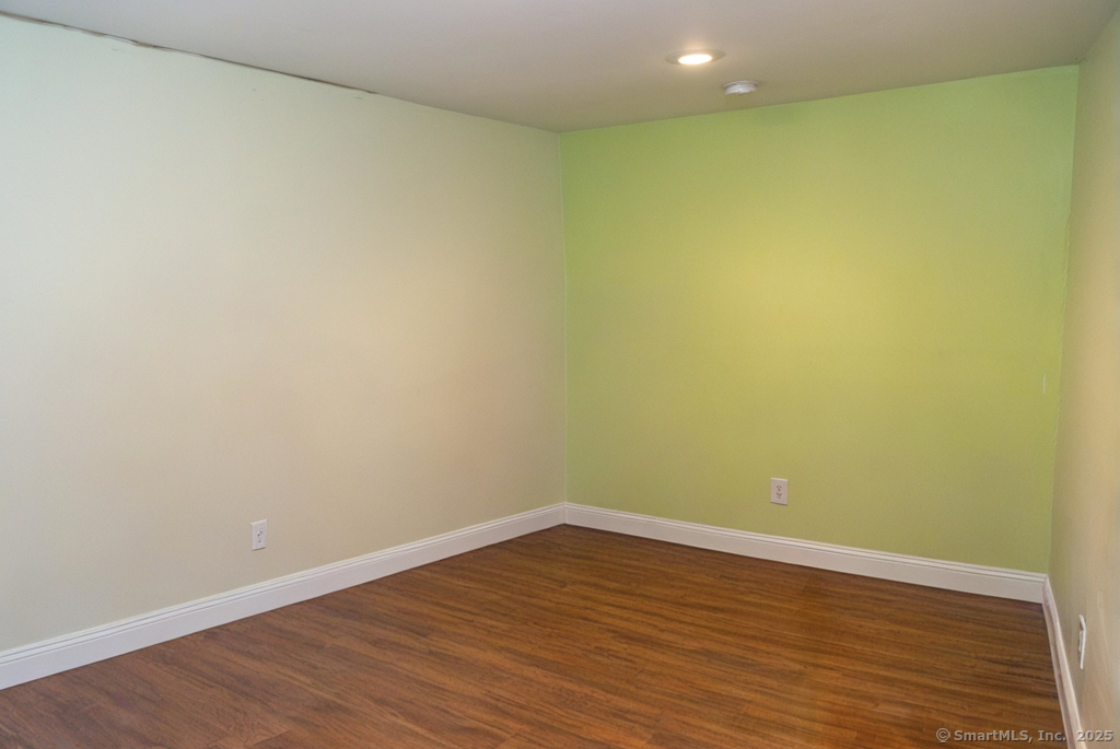 Montville, Connecticut, 06382, United States, 5 Bedrooms Bedrooms, ,3 BathroomsBathrooms,Residential,For Sale,1895951