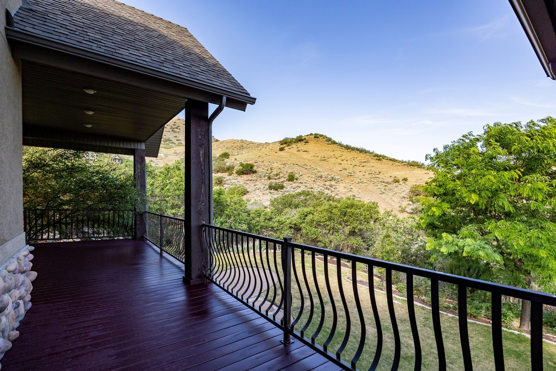  Mountain Views, Trail Access & Luxury East Bench Living - 物件實景