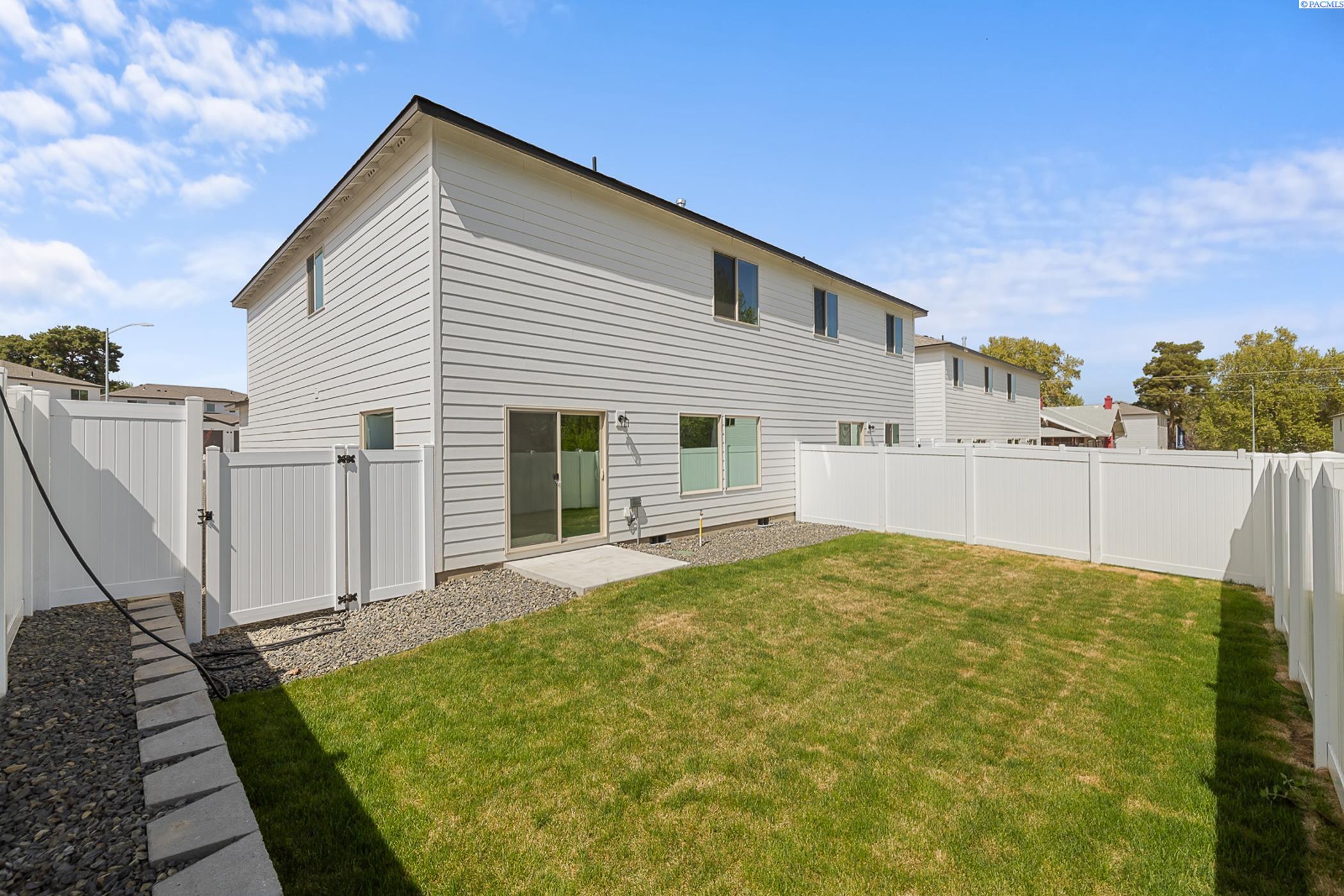 Kennewick, Washington, 99337, United States, 7 Bedrooms Bedrooms, ,Residential,For Sale,1793347