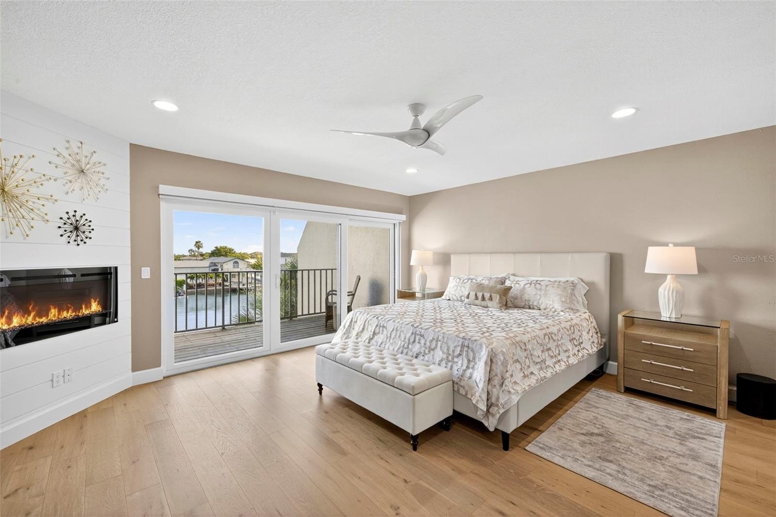 CLEARWATER BEACH, Florida, 33767, United States, 3 Bedrooms Bedrooms, ,3 BathroomsBathrooms,Residential,For Sale,1976812