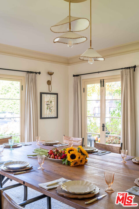 Los Angeles, California, 90004, United States, 4 Bedrooms Bedrooms, ,5 BathroomsBathrooms,Residential,For Sale,1989433