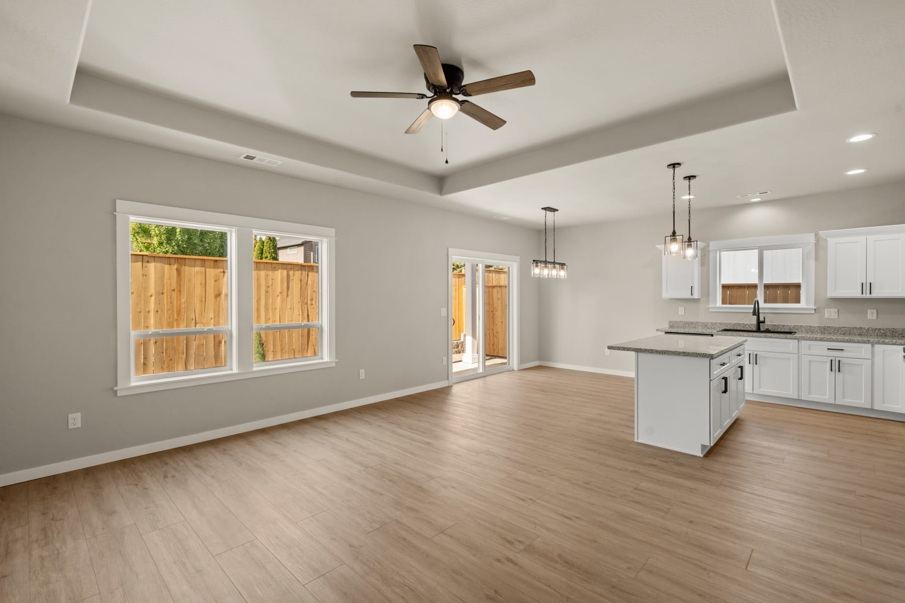  2217 Piazza Drive Medford, OR 97501 - 物件實景