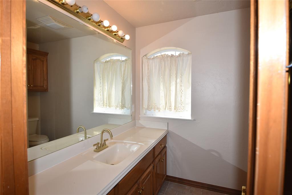 Oklahoma City, Oklahoma, 73142, United States, 5 Bedrooms Bedrooms, ,4 BathroomsBathrooms,Residential,For Sale,1935370