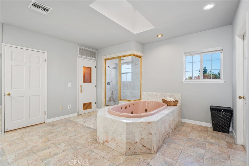 Valley Glen, California, 91401, United States, 4 Bedrooms Bedrooms, ,4 BathroomsBathrooms,Residential,For Sale,1990923