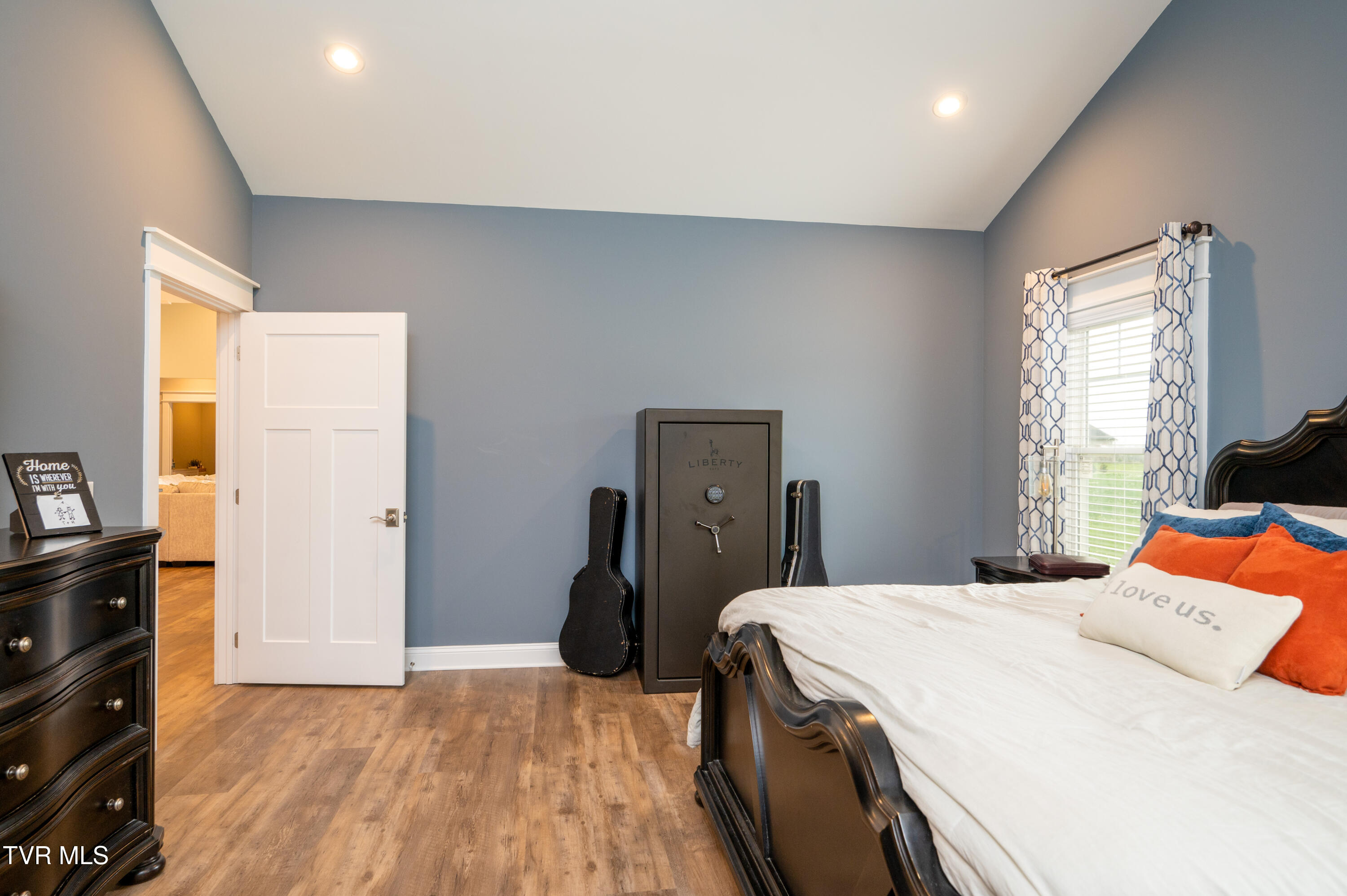 Jonesborough, Tennessee, 37659, United States, 3 Bedrooms Bedrooms, ,2 BathroomsBathrooms,Residential,For Sale,1979321