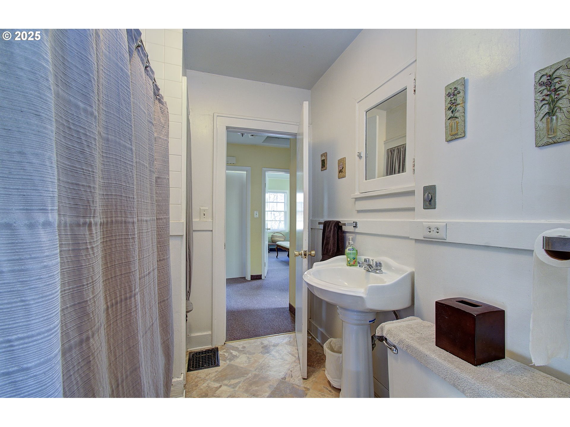 Portland, Oregon, 97202, United States, 3 Bedrooms Bedrooms, ,1 BathroomBathrooms,Residential,For Sale,1721248