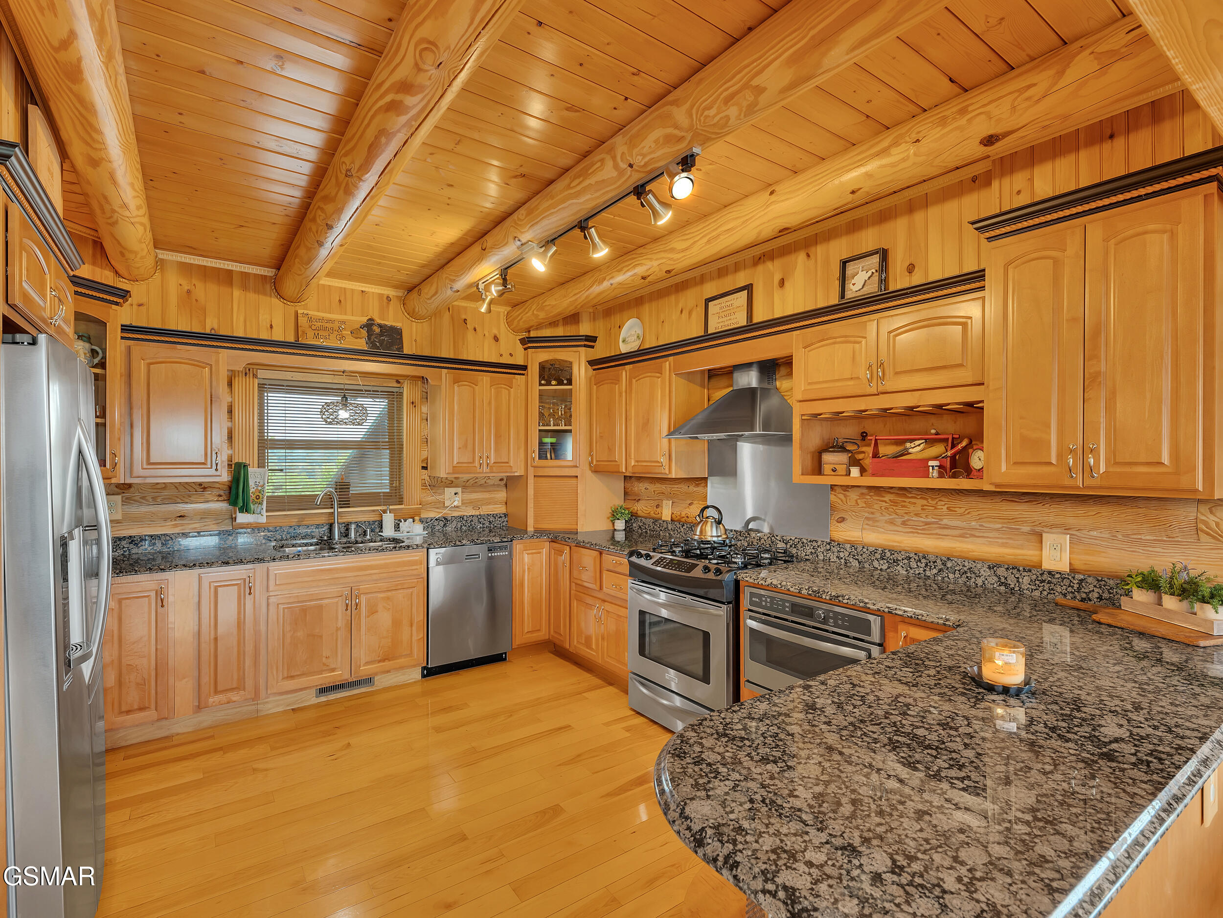 Dandridge, Tennessee, 37725, United States, 3 Bedrooms Bedrooms, ,4 BathroomsBathrooms,Residential,For Sale,1978849