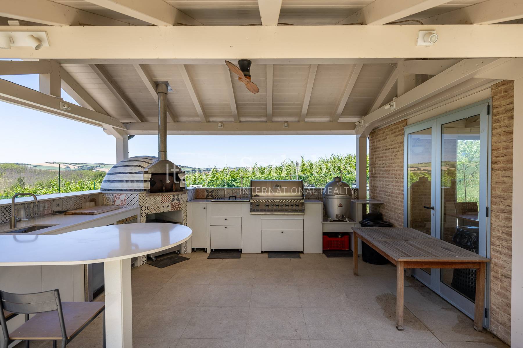  Elegant Contemporary Residence with Vineyard Near the Sea - 物件實景