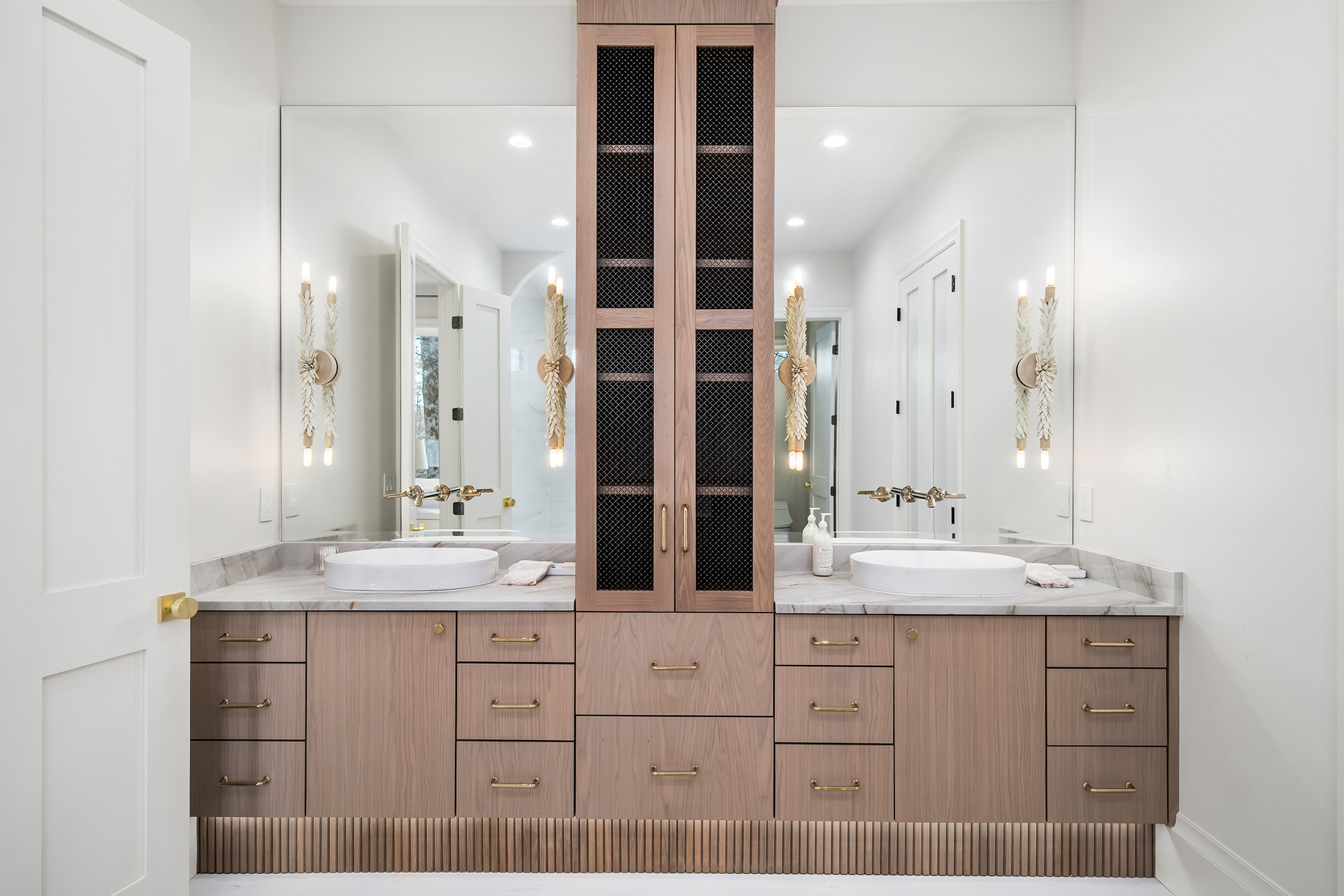  Timeless Craftsmanship in Gated Estate on Over Two Private Acres - 物件實景