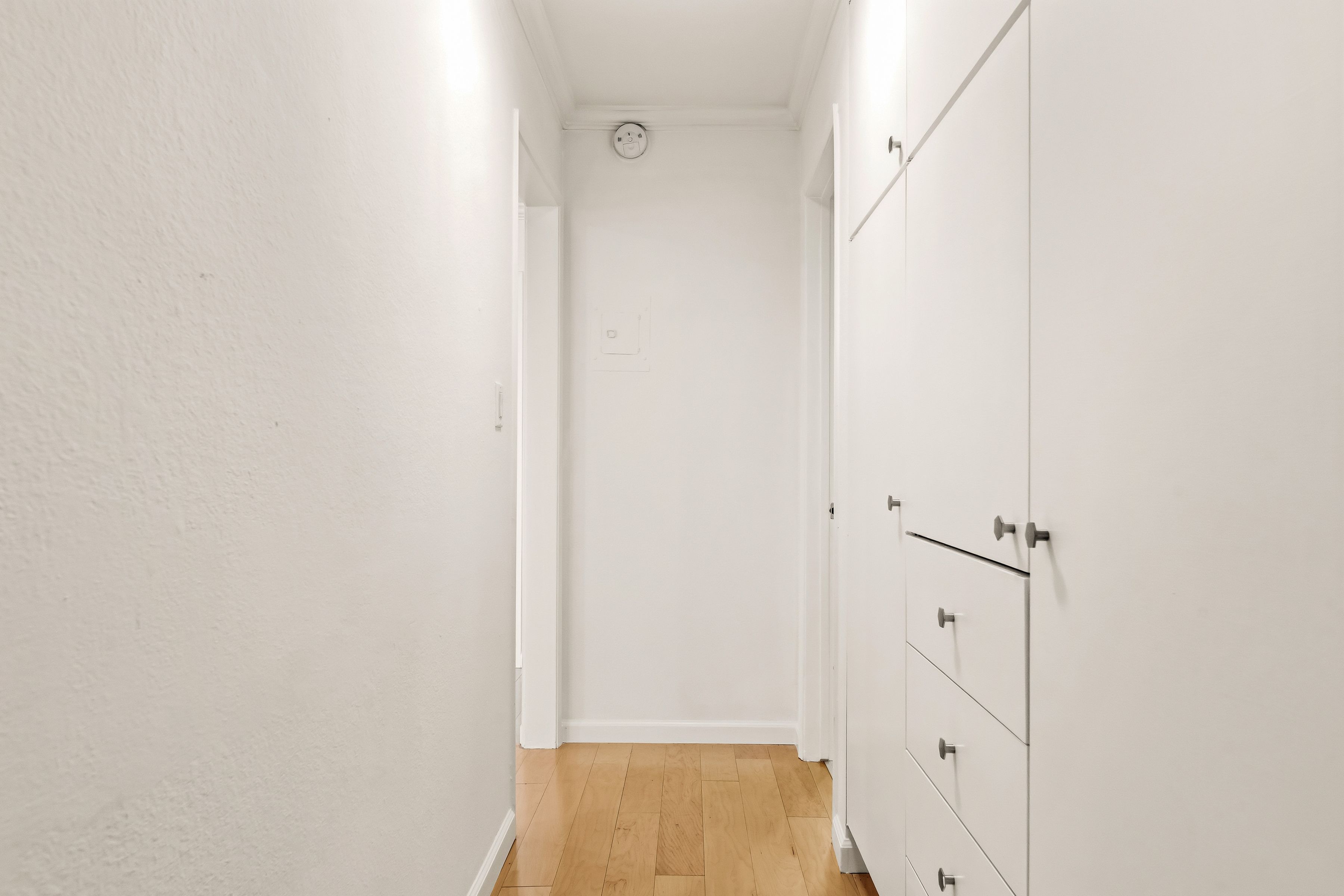  2320 S Bentley Ave - 物件實景