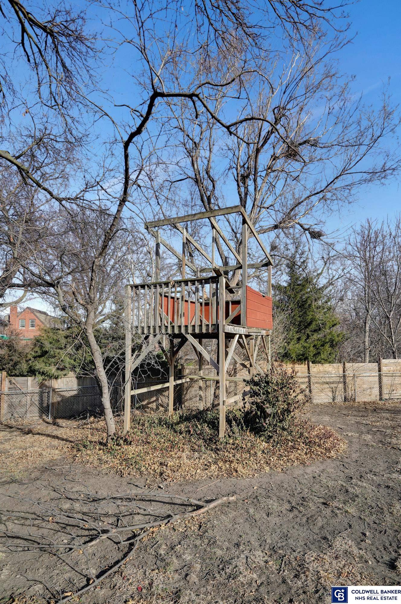 Lincoln, Nebraska, 68510, United States, 6 Bedrooms Bedrooms, ,2 BathroomsBathrooms,Residential,For Sale,1796246
