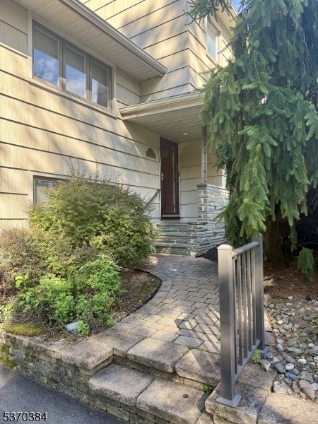 Springfield Twp., New Jersey, 07081, United States, 4 Bedrooms Bedrooms, ,4 BathroomsBathrooms,Residential,For Sale,1898567