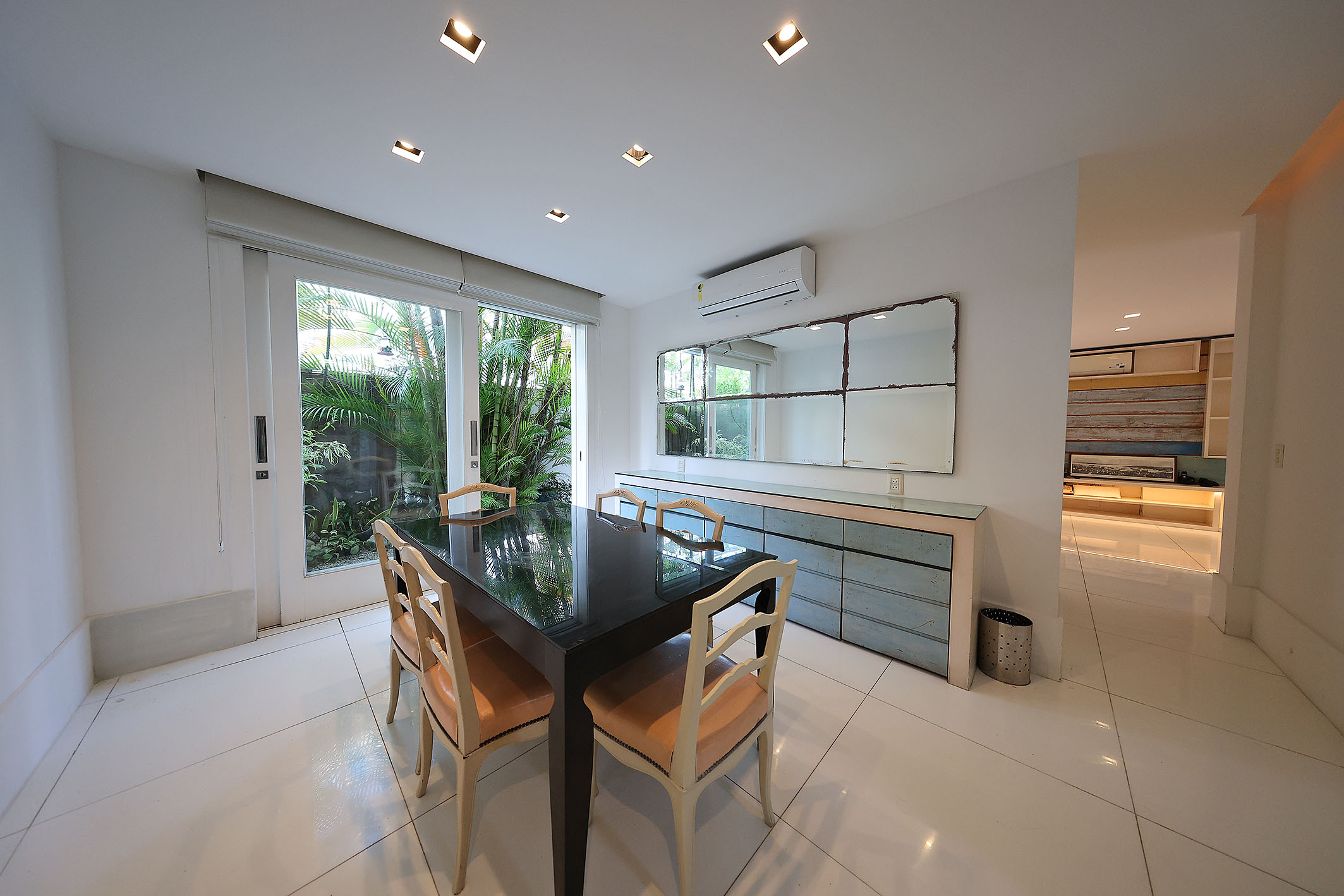  Residence near the beach on a gated street with 24-hour security - 物件實景