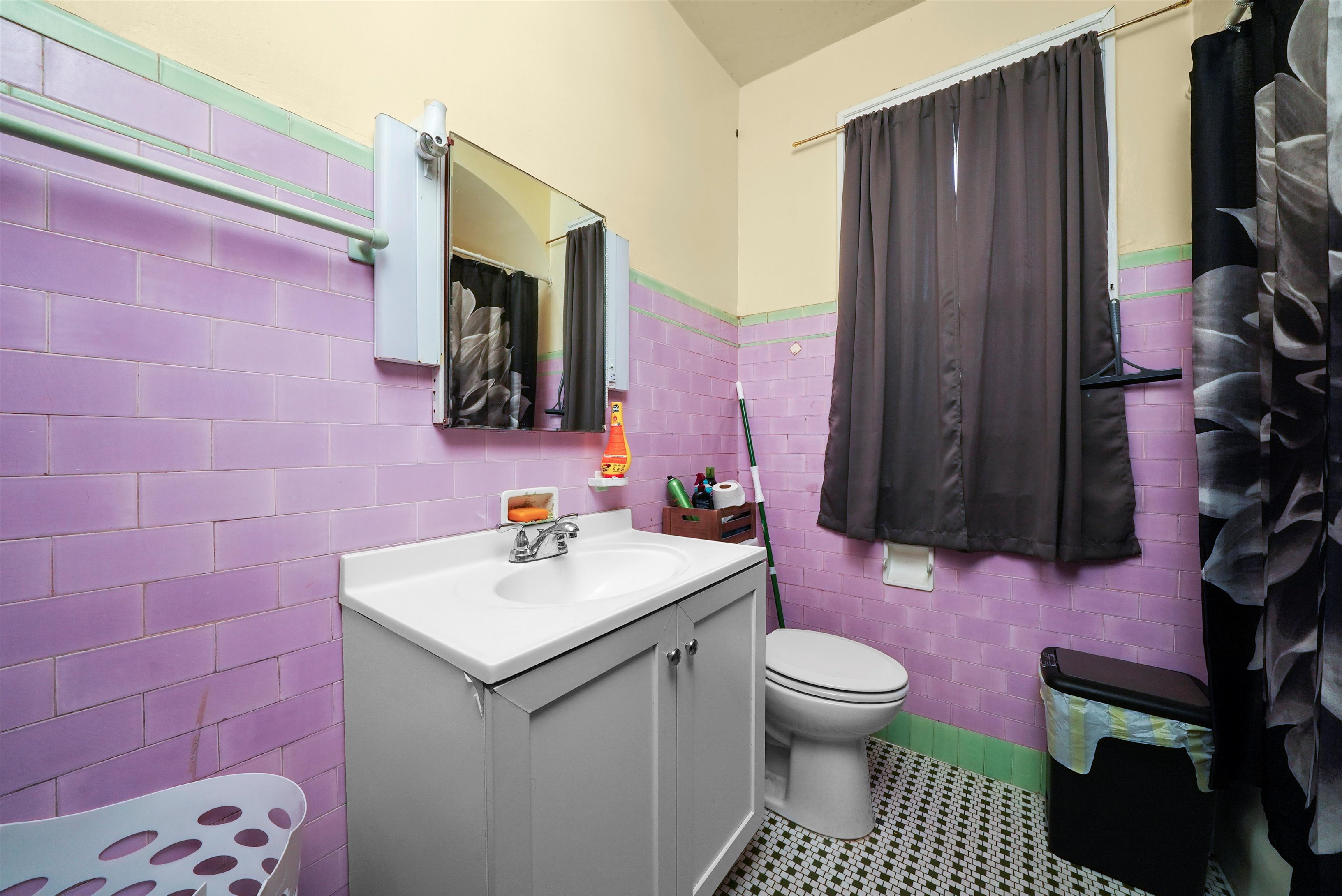 Chicago, Illinois, 60639, United States, 8 Bedrooms Bedrooms, ,3 BathroomsBathrooms,Residential,For Sale,1986101