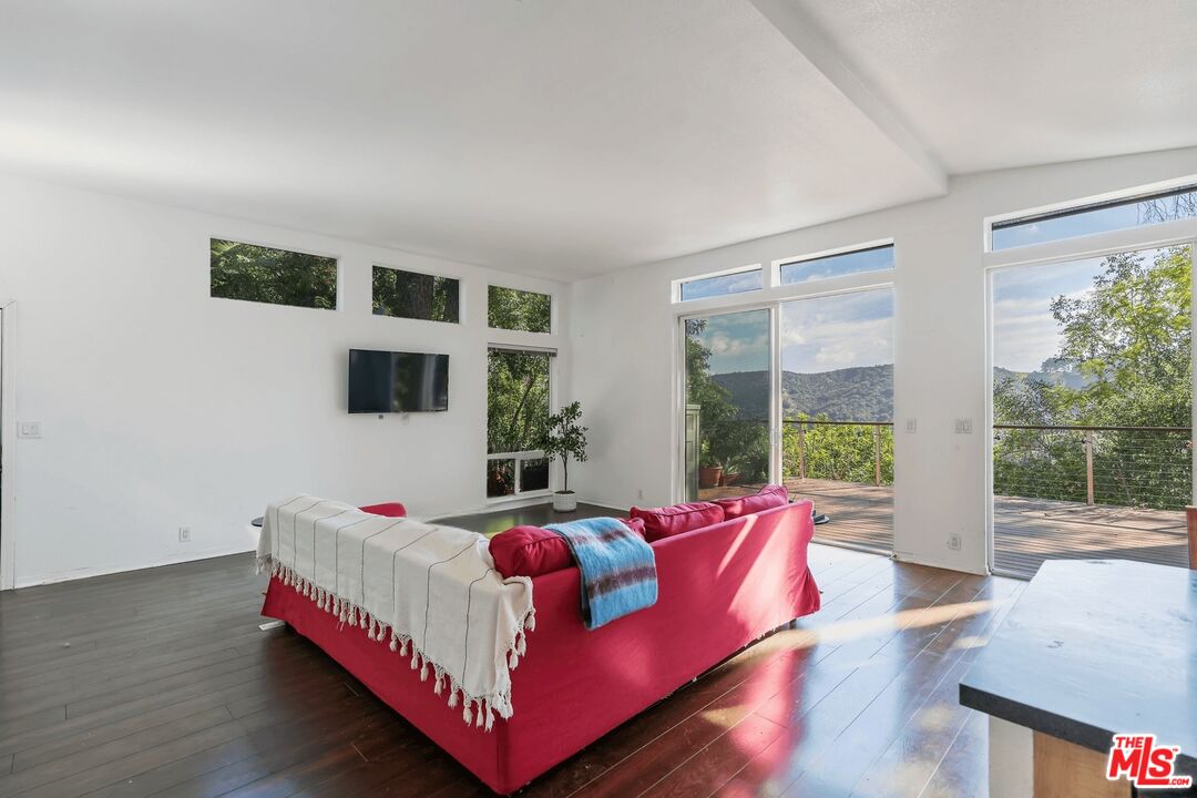 Calabasas, California, 91302, United States, 3 Bedrooms Bedrooms, ,2 BathroomsBathrooms,Residential,For Sale,2002954