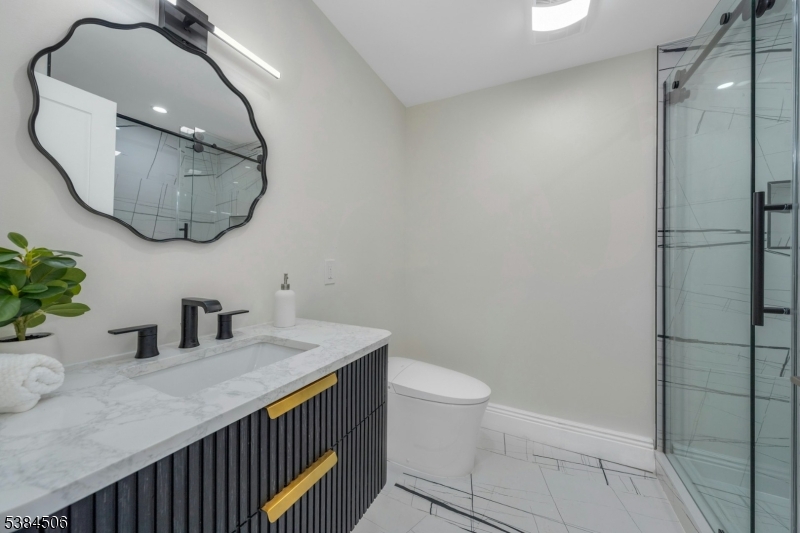 Montclair Twp., New Jersey, 07042, United States, 6 Bedrooms Bedrooms, ,5 BathroomsBathrooms,Residential,For Sale,1947111