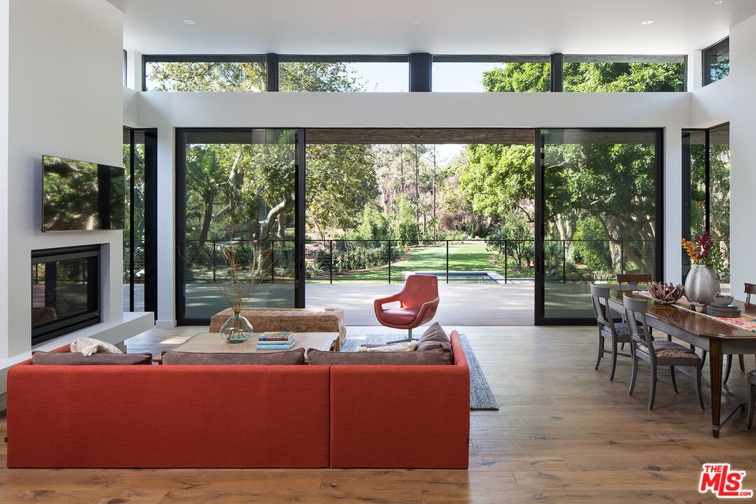 Malibu, California, 90265, United States, 4 Bedrooms Bedrooms, ,3 BathroomsBathrooms,Residential,For Sale,1917899