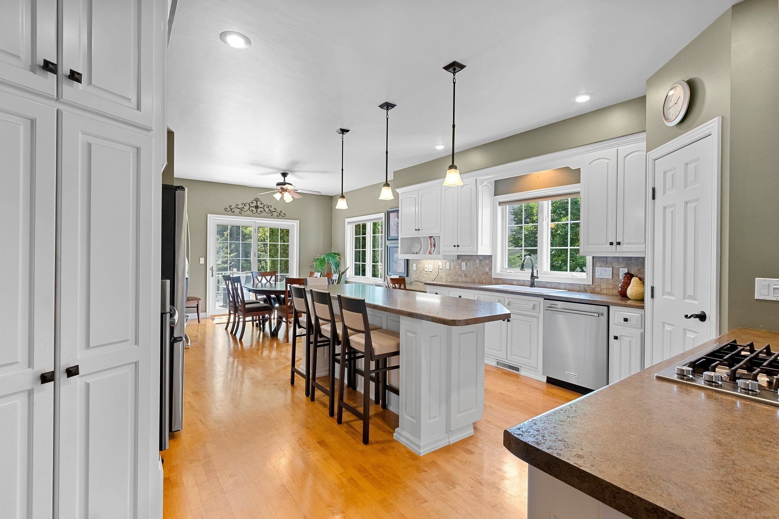 GREEN BAY, Wisconsin, 54302-5254, United States, 5 Bedrooms Bedrooms, ,4 BathroomsBathrooms,Residential,For Sale,1920394